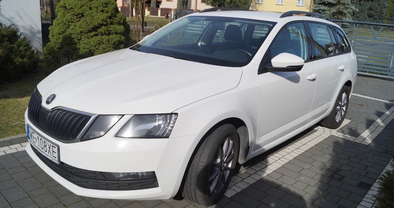 Skoda Octavia cena 44500 przebieg: 172880, rok produkcji 2019 z Sosnowiec małe 781